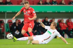 开云体育官网-美因茨客场1比0战胜法兰克福，实现胜利