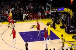 开云平台-詹姆斯带领湖人击败火箭，晋级西部决赛