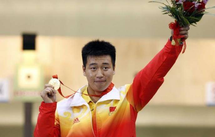 射击比赛激烈角逐，选手稳定发挥争夺冠军宝座的简单介绍