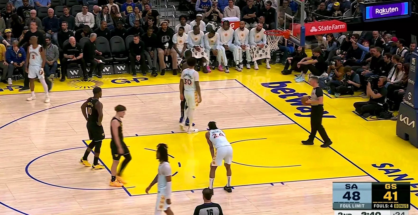 马刺逆转掘金，取得四连胜