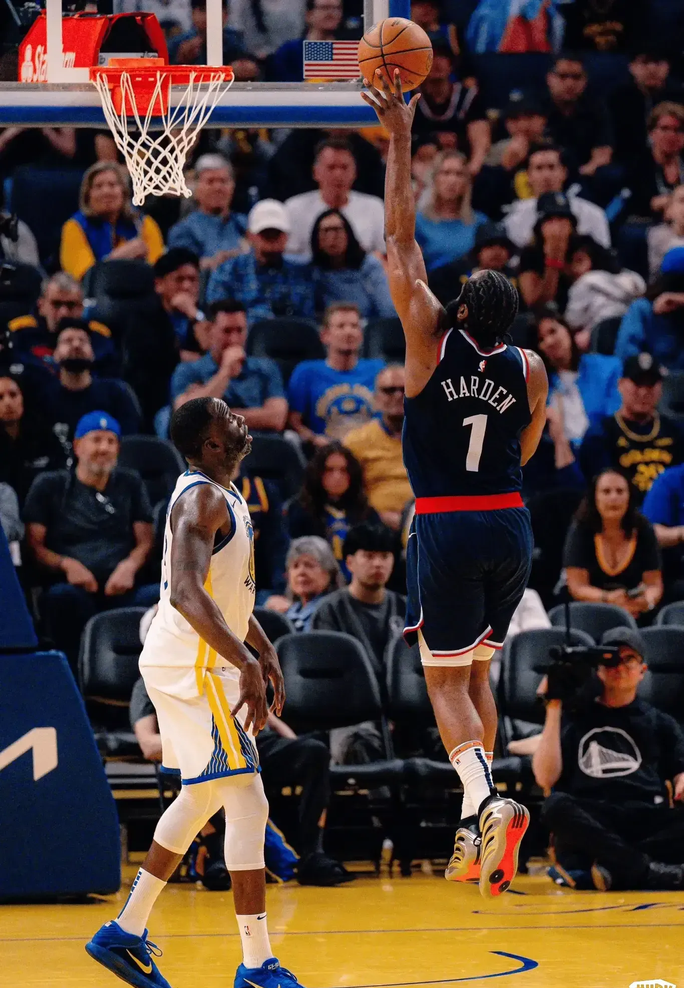 火箭客场险胜尼克斯,哈登砍下35分 火箭客场险胜尼克斯,哈登砍下35分