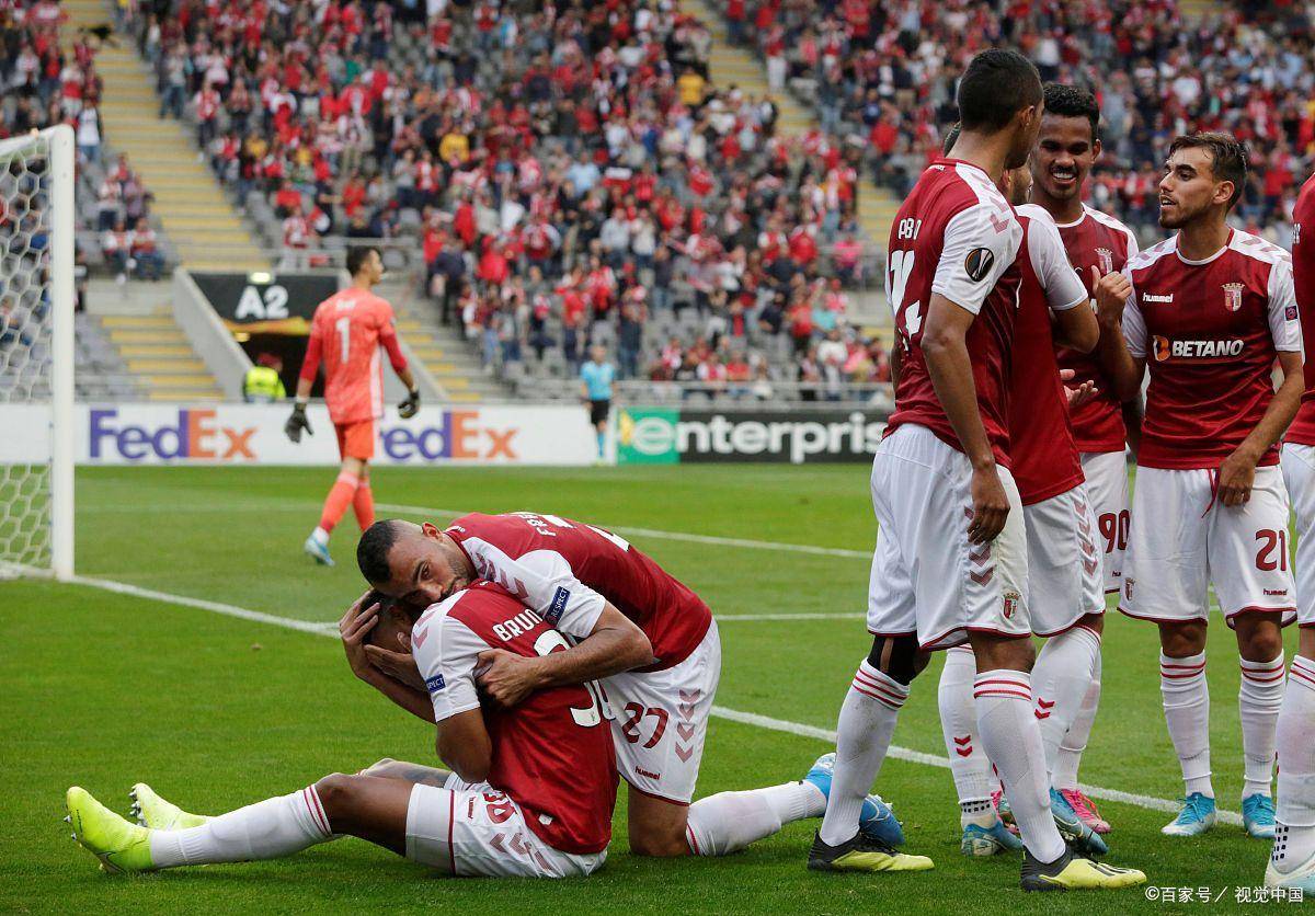 关于里昂将前往里尔挑战，争夺三分的信息